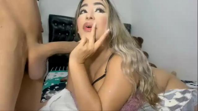 Image 3 of molly_and_paul Stream on Chaturbate on 24 days ago