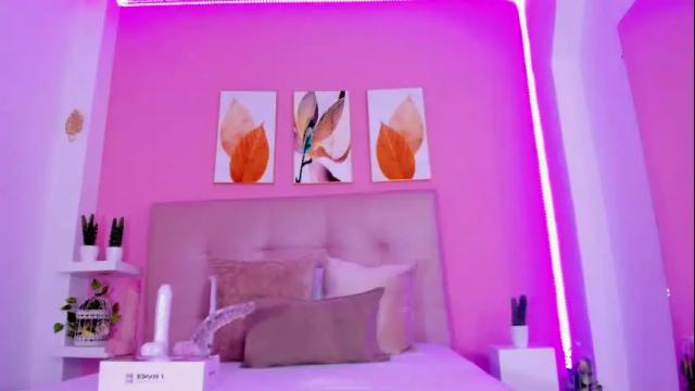 Image 7 of molly_beckers Stream on Chaturbate on 29 days ago