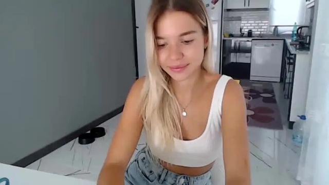 Image 4 of molly_bell Stream on Chaturbate on 26 months ago