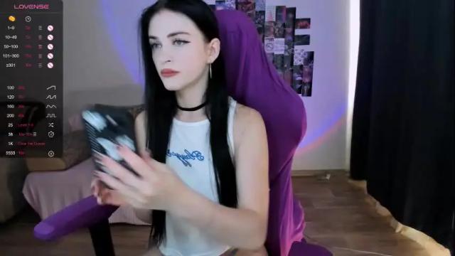 Image 6 of molly_crystall Stream on Chaturbate on 18 days ago