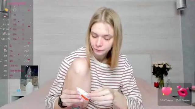 Image 2 of molly_hunt Stream on Chaturbate on 12 months ago