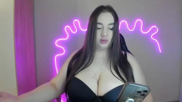 Image 2 of molly_rali Stream on Chaturbate on 18 months ago