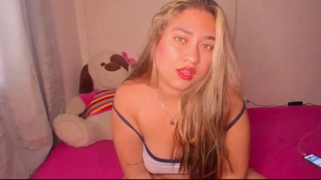 Image 10 of molly_smith9 Stream on Chaturbate on 14 months ago