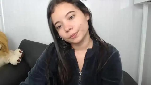 Image 2 of molly_uwu Stream on Chaturbate on 13 months ago