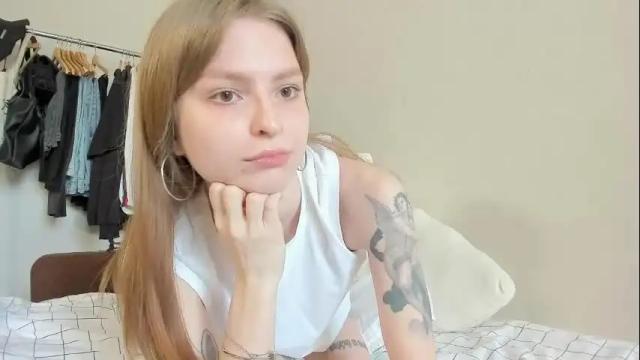 Image 3 of mollydangerous Stream on Chaturbate on 3 months ago