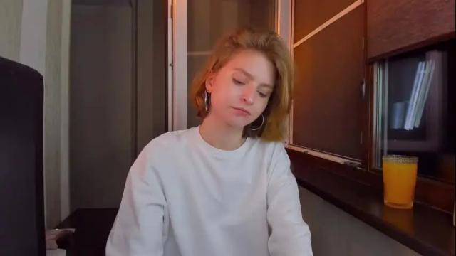 Image 2 of mollydangerous Stream on Chaturbate on 1 month ago