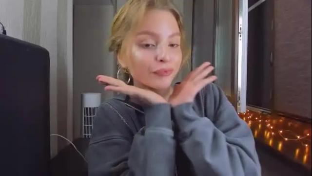 Image 10 of mollydangerous Stream on Chaturbate on 1 month ago