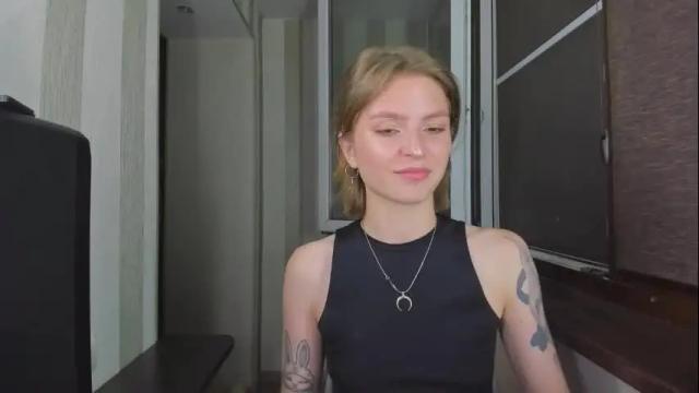 Image 2 of mollydangerous Stream on Chaturbate on 1 month ago