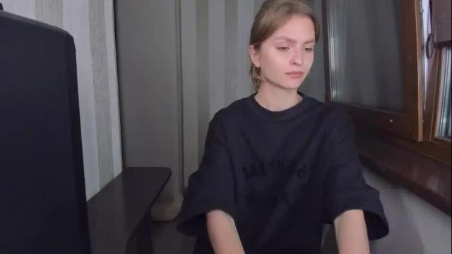 Image 3 of mollydangerous Stream on Chaturbate on 1 month ago