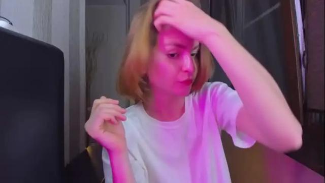 Image 12 of mollydangerous Stream on Chaturbate on 26 days ago