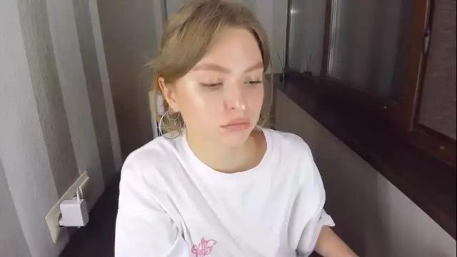 Image 2 of mollydangerous Stream on Chaturbate on 13 days ago