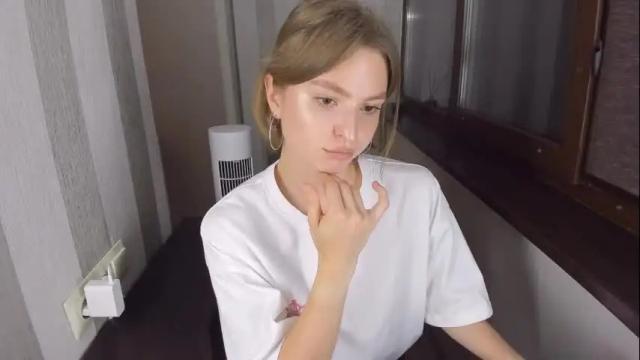 Image 3 of mollydangerous Stream on Chaturbate on 13 days ago