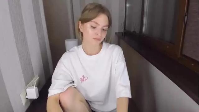 Image 4 of mollydangerous Stream on Chaturbate on 13 days ago