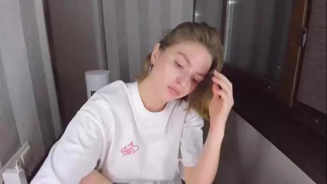 Image 7 of mollydangerous Stream on Chaturbate on 13 days ago