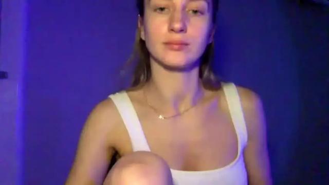 Image 10 of mollyhartxx Stream on Chaturbate on 14 months ago
