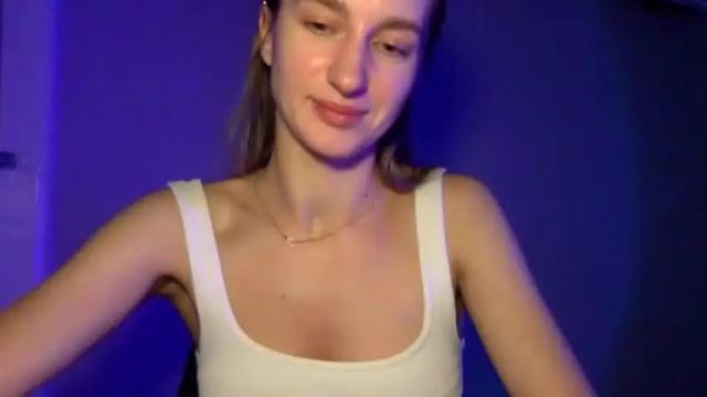 Image 11 of mollyhartxx Stream on Chaturbate on 14 months ago