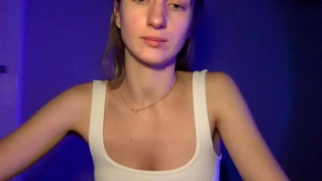 Image 12 of mollyhartxx Stream on Chaturbate on 14 months ago