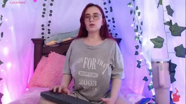 Image 2 of mollylewis18 Stream on Chaturbate on 1 month ago