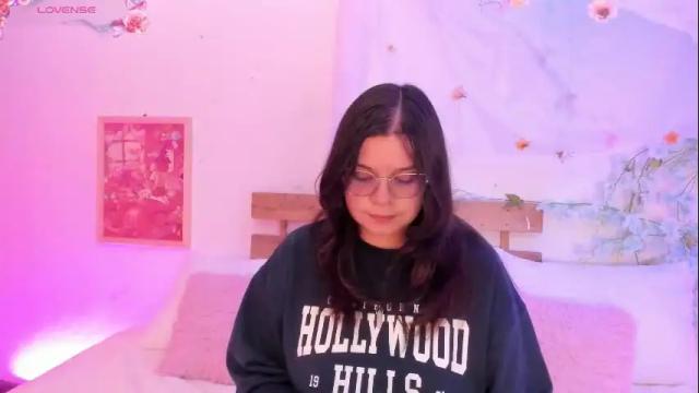 Image 10 of mollylewis18 Stream on Chaturbate on 22 days ago