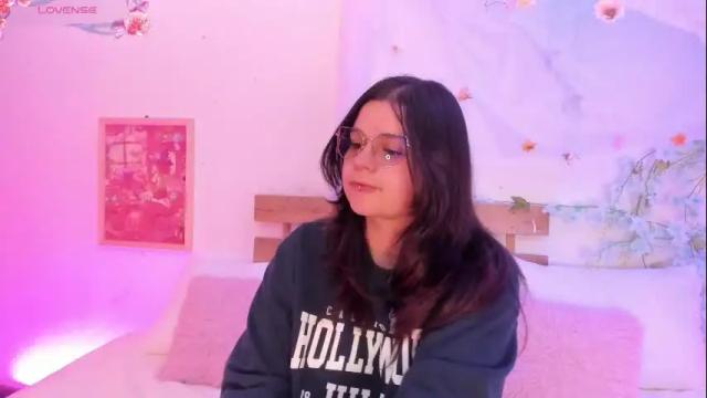 Image 11 of mollylewis18 Stream on Chaturbate on 22 days ago
