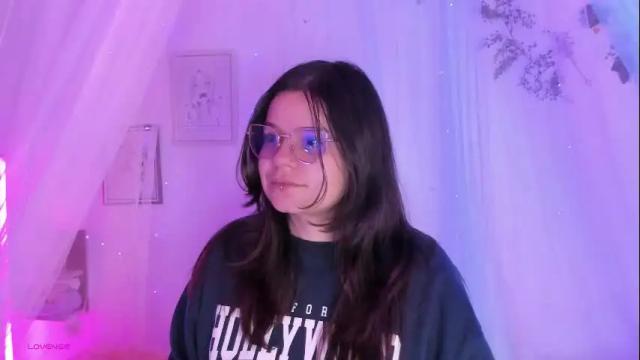 Image 4 of mollylewis18 Stream on Chaturbate on 2 days ago