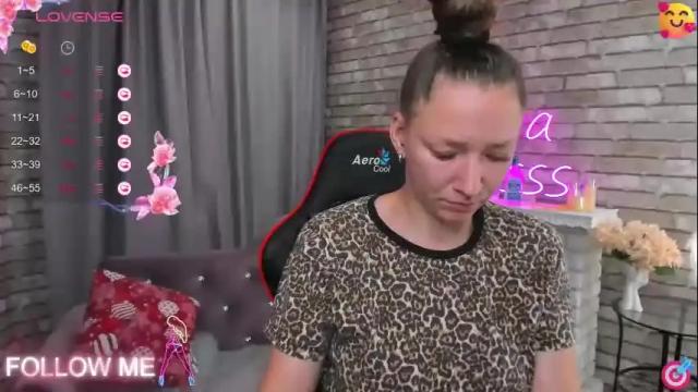Image 6 of mollynay Stream on Chaturbate on 5 days ago