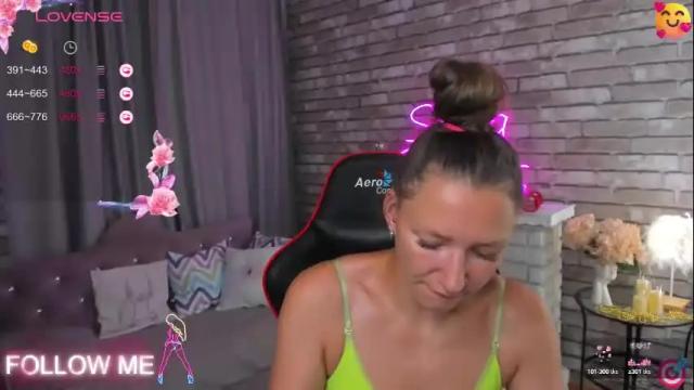 Image 2 of mollynay Stream on Chaturbate on 21 days ago
