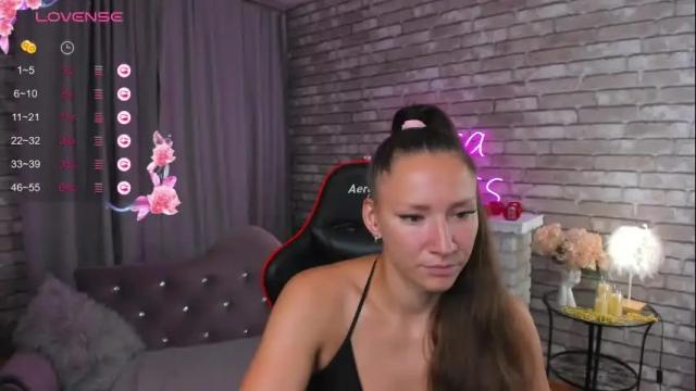 Image 10 of mollynay Stream on Chaturbate on 11 days ago