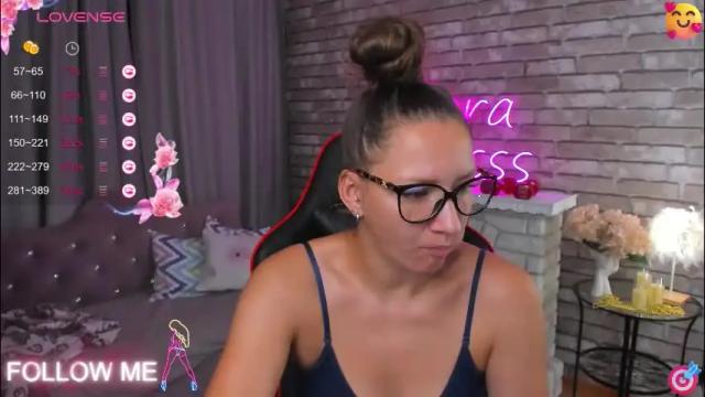 Image 8 of mollynay Stream on Chaturbate on 2 months ago