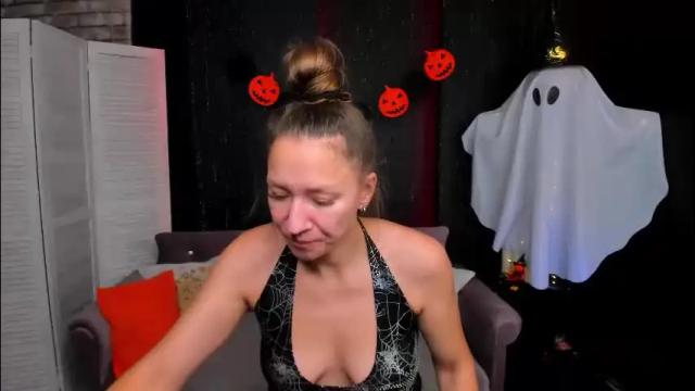 Image 3 of mollynay Stream on Chaturbate on 19 hours ago