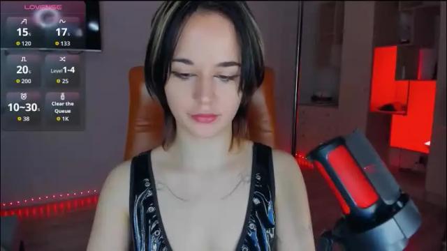 Image 2 of mollyposh Stream on Chaturbate on 2 months ago