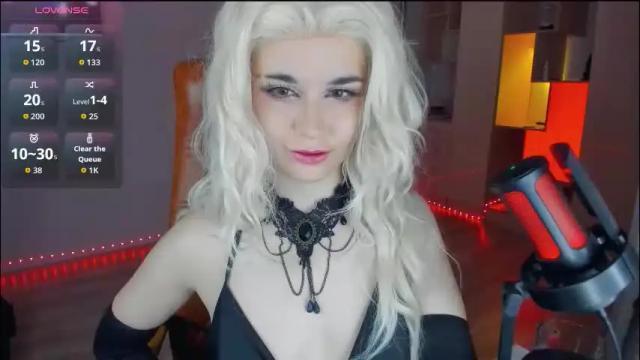 Image 10 of mollyposh Stream on Chaturbate on 2 months ago