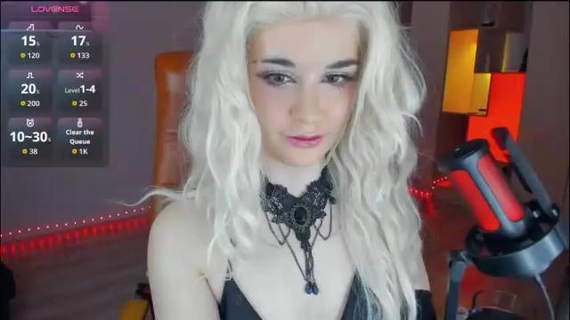 Image 4 of mollyposh Stream on Chaturbate on 2 months ago
