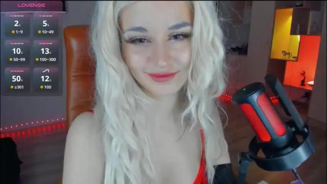Image 10 of mollyposh Stream on Chaturbate on 1 month ago