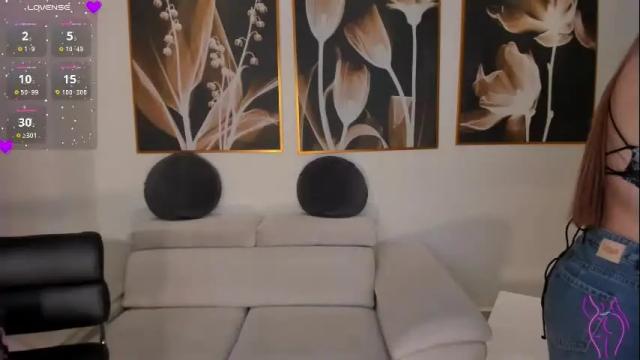 Image 3 of mollysunders_ Stream on Chaturbate on 8 days ago