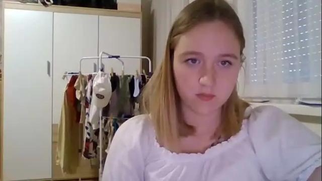 Image 10 of mollywinters_ Stream on Chaturbate on 6 months ago