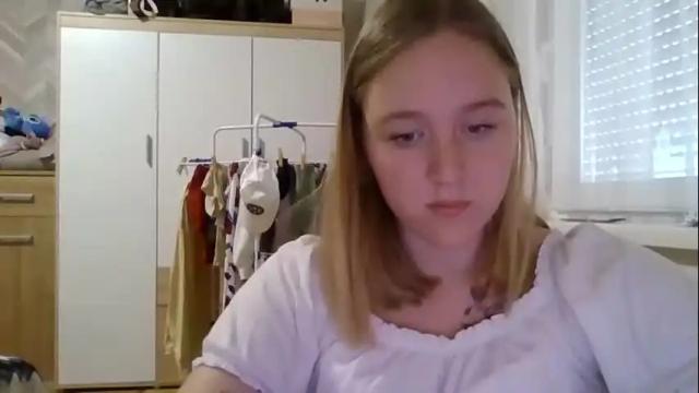 Image 4 of mollywinters_ Stream on Chaturbate on 6 months ago