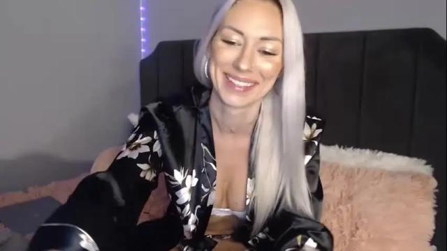 Image 3 of mollyxxxmoans Stream on Chaturbate on 14 months ago