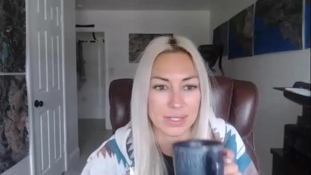 Image 6 of mollyxxxmoans Stream on Chaturbate on 15 months ago