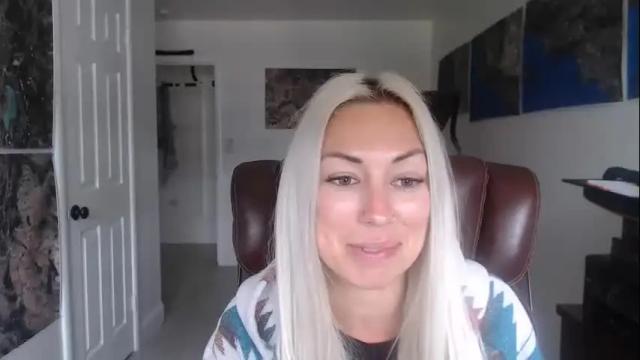 Image 7 of mollyxxxmoans Stream on Chaturbate on 15 months ago