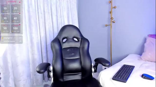 Image 2 of mollyybloom Stream on Chaturbate on 1 month ago