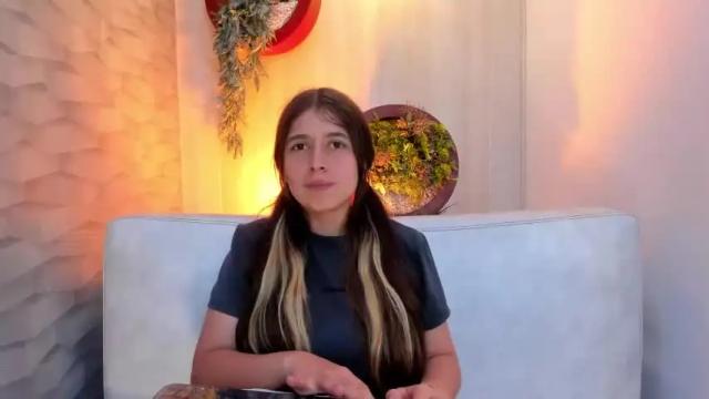 Thumbnail 1, mollyyjames's Stream at Chaturbate, 25 months ago