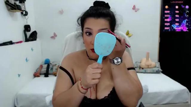 Image 4 of mom_17 Stream on Chaturbate on 8 days ago