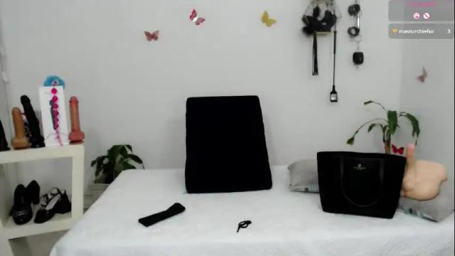 Image 2 of mom_17 Stream on Chaturbate on 2 months ago