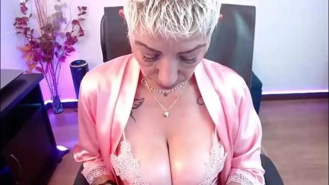 Image 4 of momdevora Stream on Chaturbate on 2 months ago