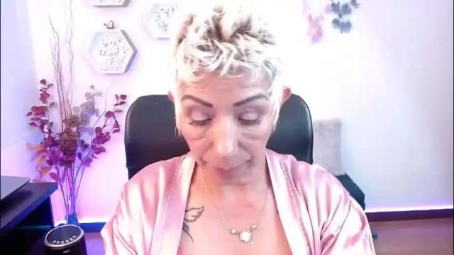 Image 12 of momdevora Stream on Chaturbate on 2 months ago