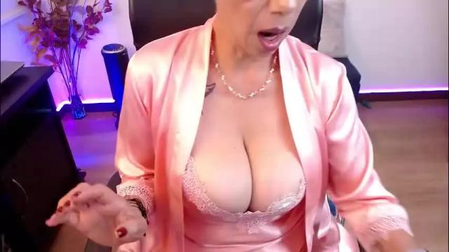 Image 3 of momdevora Stream on Chaturbate on 1 month ago