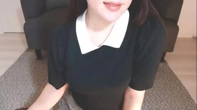 Image 2 of momo612238 Stream on Chaturbate on 1 month ago