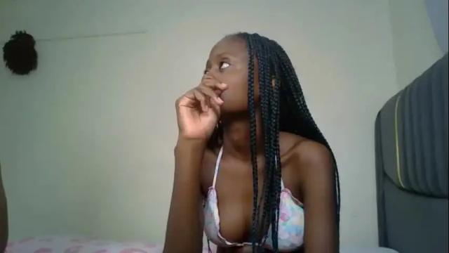 Image 2 of mona_luv Stream on Chaturbate on 1 month ago