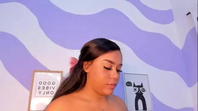 Image 2 of monaaxxx_ Stream on Chaturbate on 12 days ago